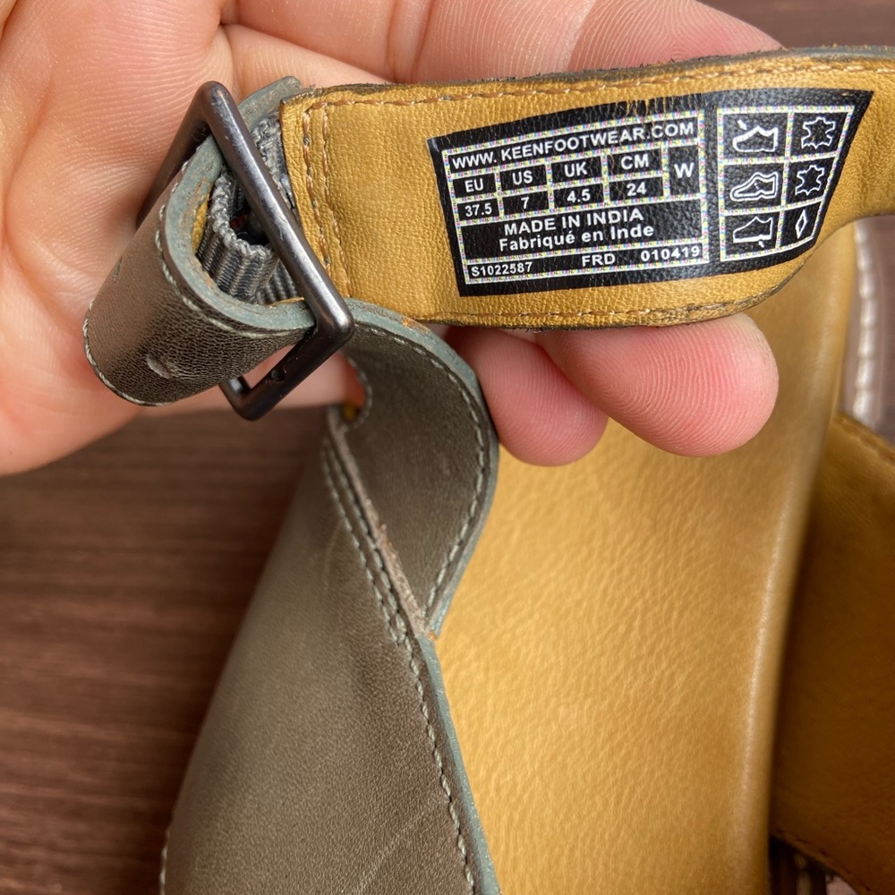 KEEN Lana Cross Strap Sandal - Picture 12 of 12